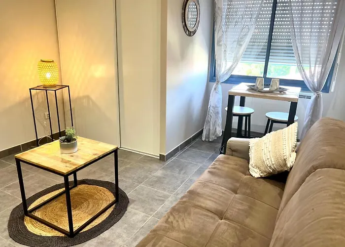 Appart Hotel Cozy Proche Centre, Parking