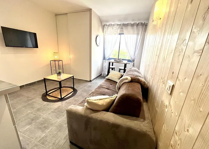 Appart Hotel Cozy Proche Centre, Parking
