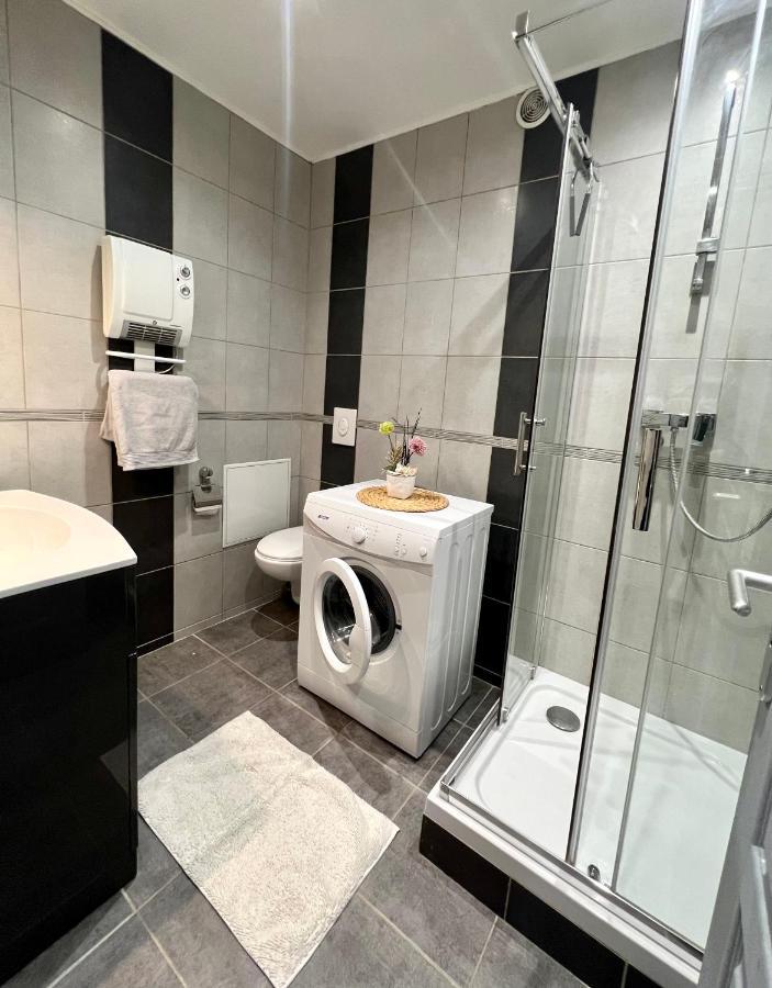 Cozy Proche Centre, Parking Apartment